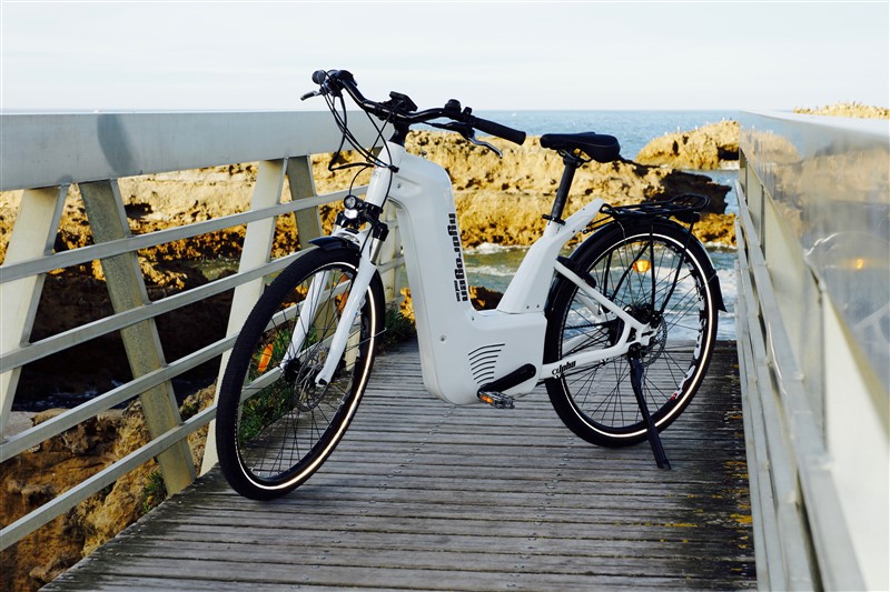 Dick koopt eerste waterstoffiets van Nederland en is laaiend enthousiast