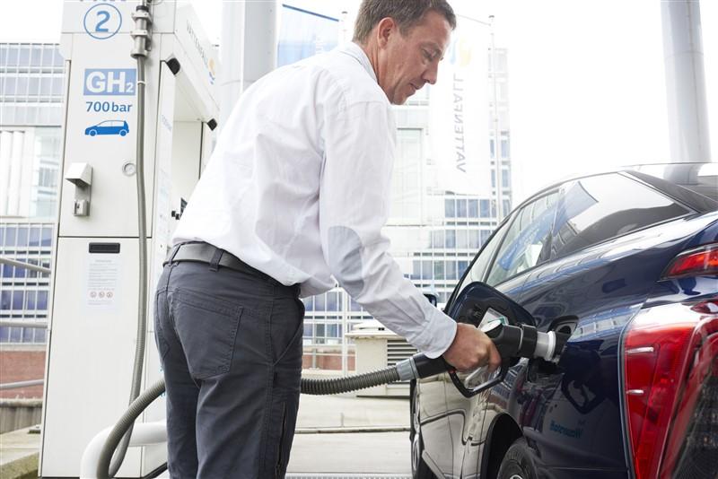Straks langs de A12 waterstof tanken met dank aan lokale bedrijven